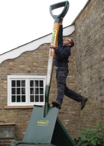 The world's largest spade www.bulldogtools.co.uk