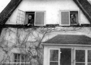 Beverly Nicholas [r] and his partner Cyril Butcher at the windows of the house, early 1930s http://www.beverleynichols.com 