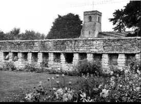 Charity Farm, Lovington http://www.encyclopedie-universelle.com/abeille1/charity-farm-lovington-somerset-county-angleterre-bee-boles-rucher.jpg