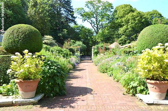 oismoutiers http://thegallopinggardener.blogspot.fr/2012/07/fabulous-normandy-gardens-le-bois-des.html