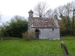 The chapel at ColumbjohnThe gateway arch and chapel are all that remains of the house; the Acland family moved from here to Killerton House © Copyright David Smith and licensed for reuse under this Creative Commons Licence