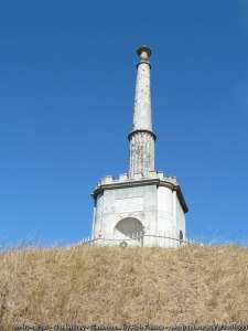 The Fitzsimmons Memorial on top of the mound © Copyright Rob Farrow, 2012 and licensed for reuse under this Creative Commons Licence.