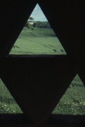 © Copyright Christopher Hilton 1991, and licensed for reuse under this Creative Commons Licence