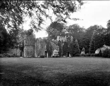 This Gothick folly was designed by Alexander Pope and Lord Bathurst and was built in 1721. Although built as a sham ruin, it is now the real thing, its condition having deteriorated over the years. Photographer:Henry Taunt Date Taken: 