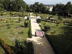 Pix: Shaun Flannery/sf-pictures.com COPYRIGHT PICTURE>>SHAUN FLANNERY>01302-570814>> 12th September 2007.........Union Jack garden at Wentworth Castle, Stainborough, Barnsley. Pictured are gardner Sam Carr & Paul Johnson, Fund Raising & Promotions Officer for Wentworth Castle Trust.