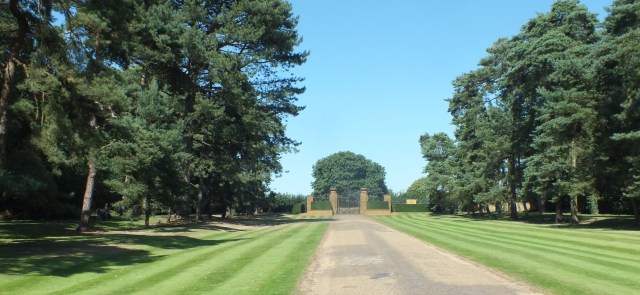 The entrance drive, David Marsh Aug 2014