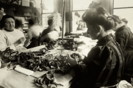 Women making flowers in lower Manhattan, c. 1910  Photo: Lewis Wickes Line  Collection of New York Public Library